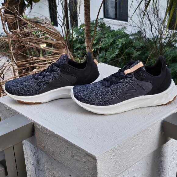 New Balance Fresh Foam Roav v2 - size 11 - Picture 2 of 4